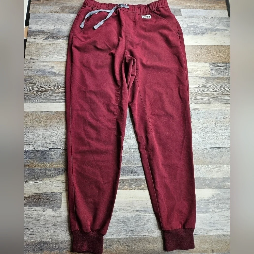 FIGS Burgundy Mens Medium Tansen Jogger Scrub Pants Style MXXSW2004